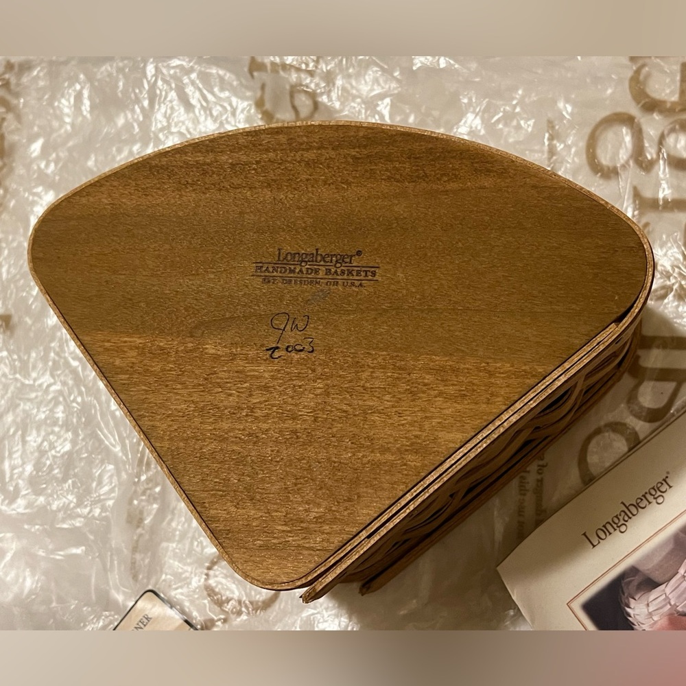 NWT LONGABERGER SMALL CORNER BASKET & SAGE LINER. - Picture 9 of 16